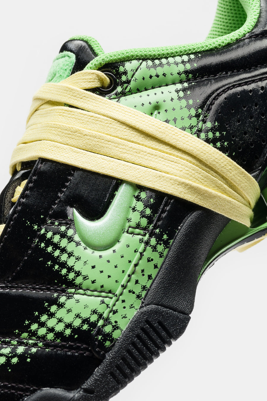 Total90 Shox Magia Sneaker in Black/Spinach Green/Yellow Diamond
