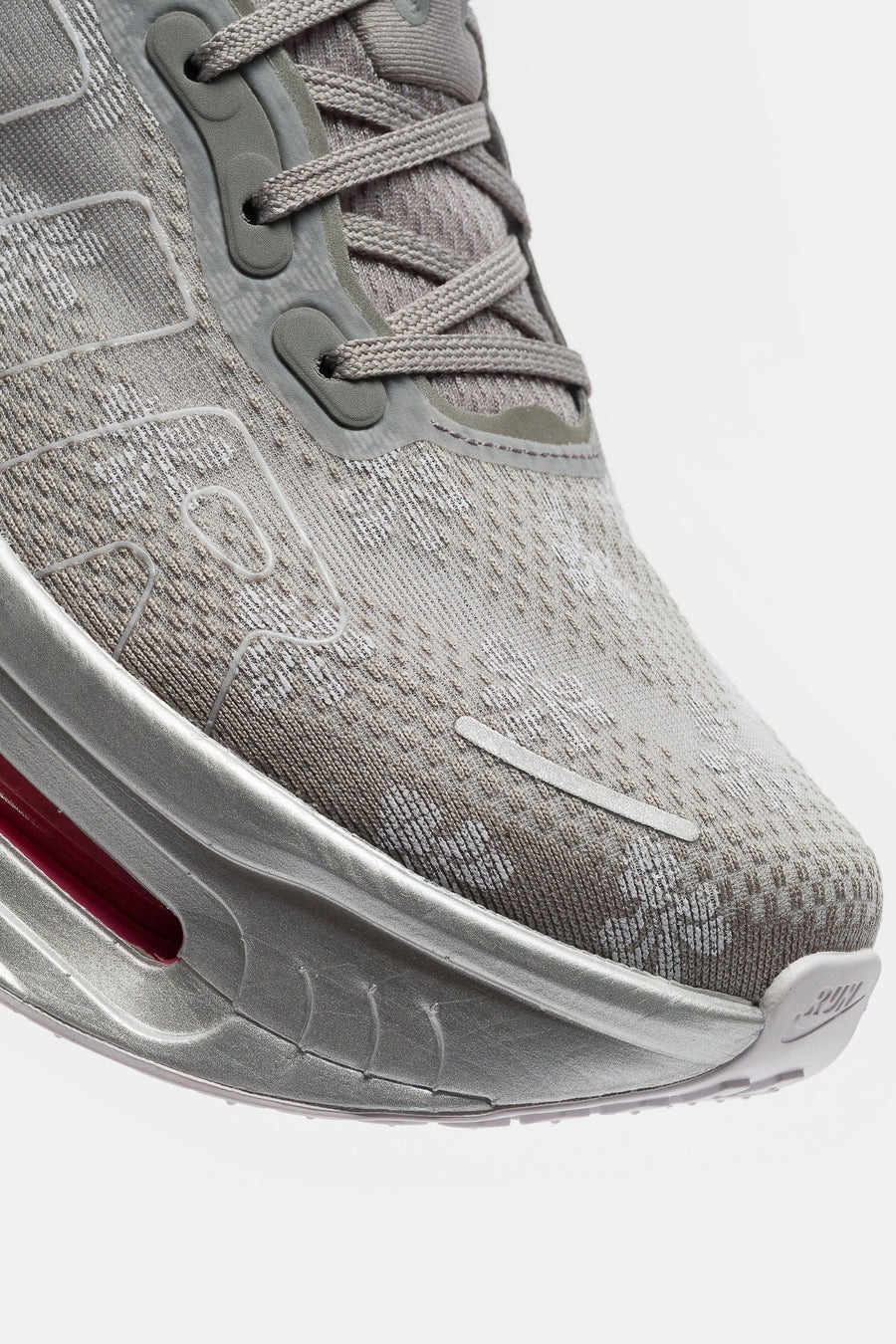 Vomero Premium Sneaker in Geyser Grey/Peony/Metallic Silver