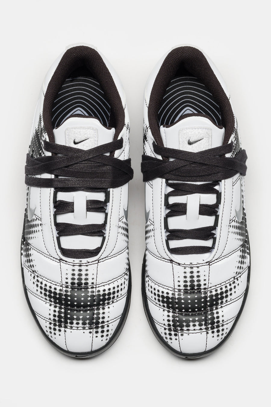 Total90 Shox Magia Sneaker in White/Metallic Silver/Black