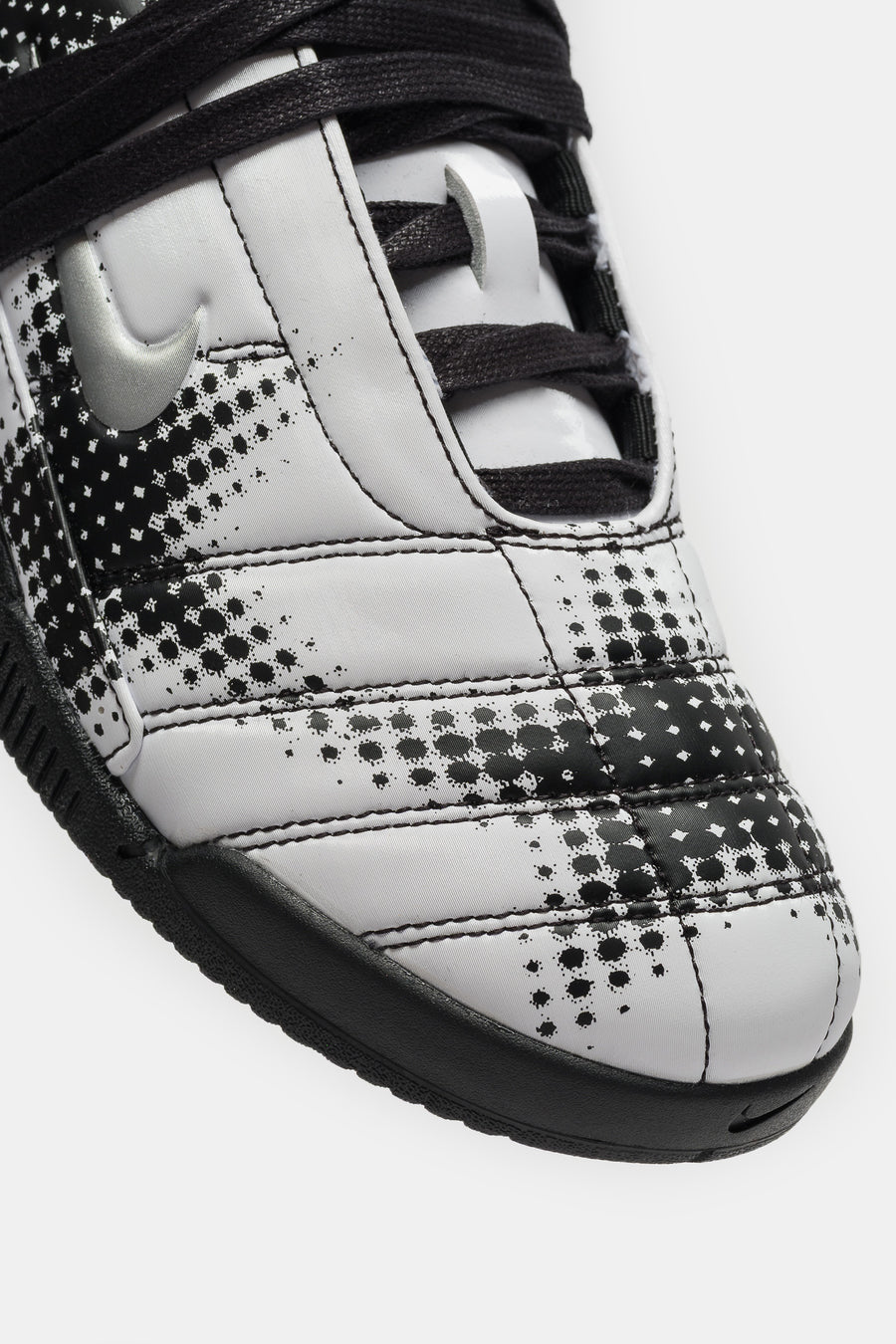 Total90 Shox Magia Sneaker in White/Metallic Silver/Black