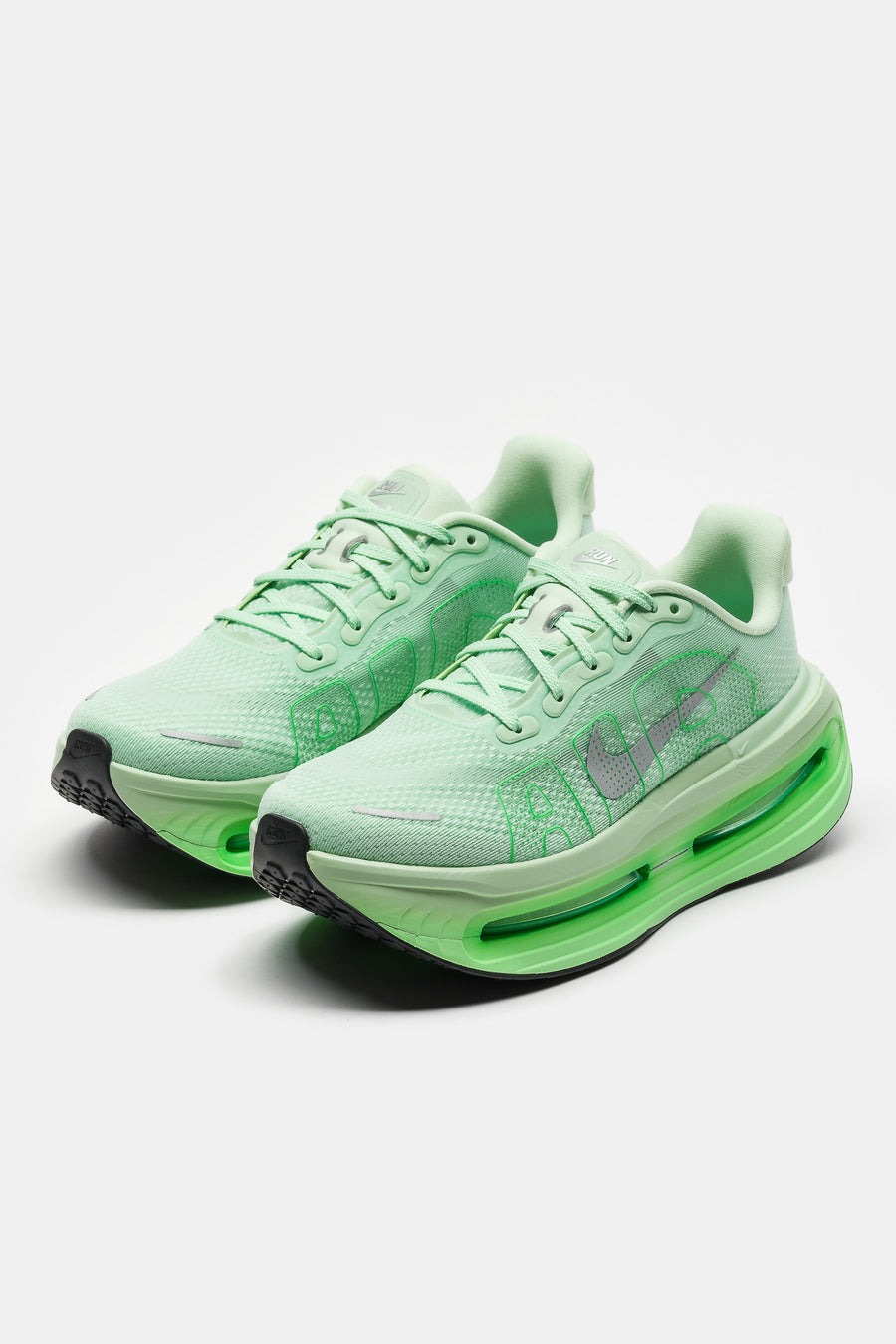 Vomero Premium Sneaker in Cucumber Calm/Metallic Silver