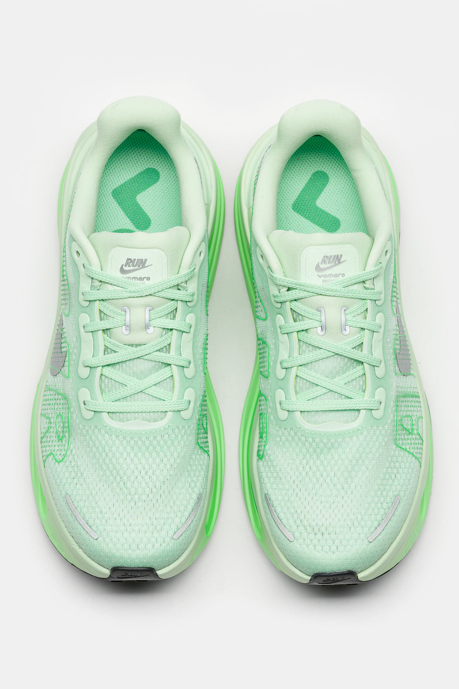 Vomero Premium Sneaker in Cucumber Calm/Metallic Silver