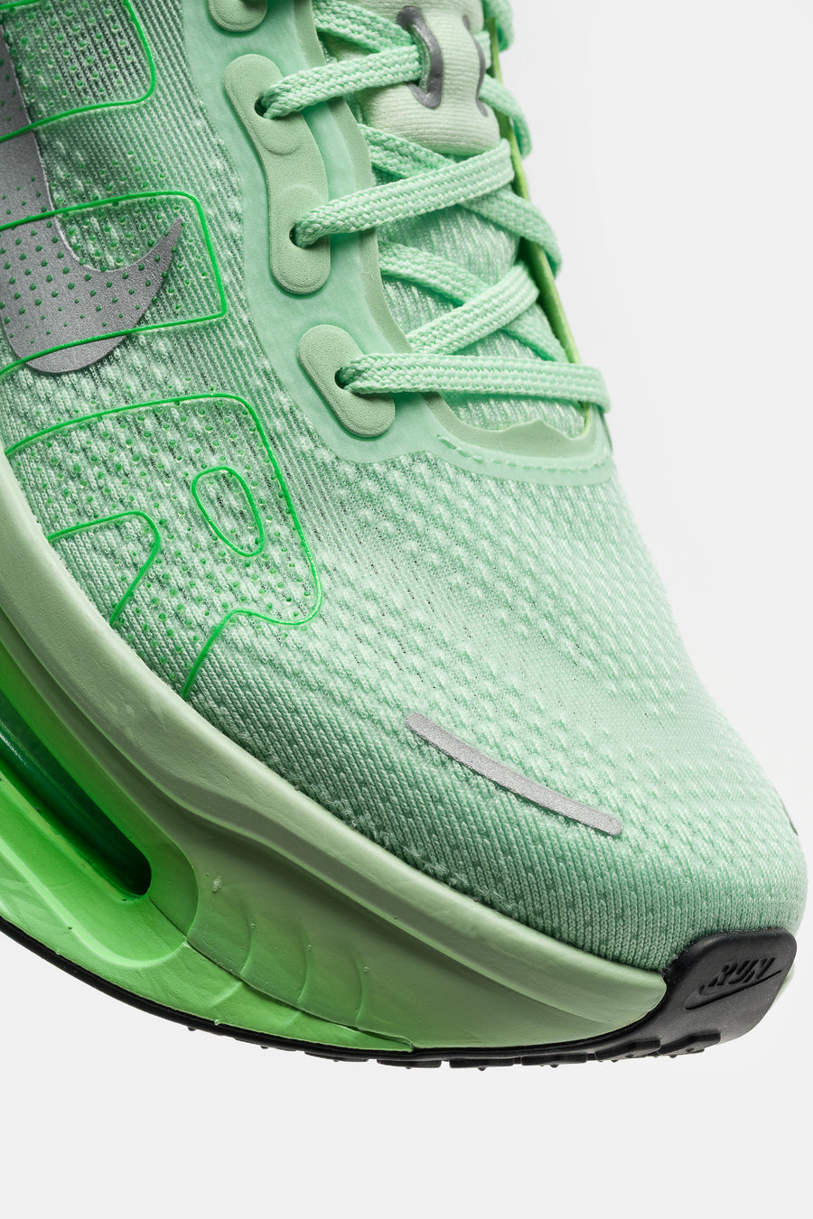 Vomero Premium Sneaker in Cucumber Calm/Metallic Silver