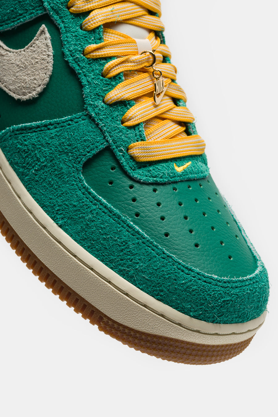 Air Force 1 '07 Sneaker in Malachite/Coconut Milk/University Gold