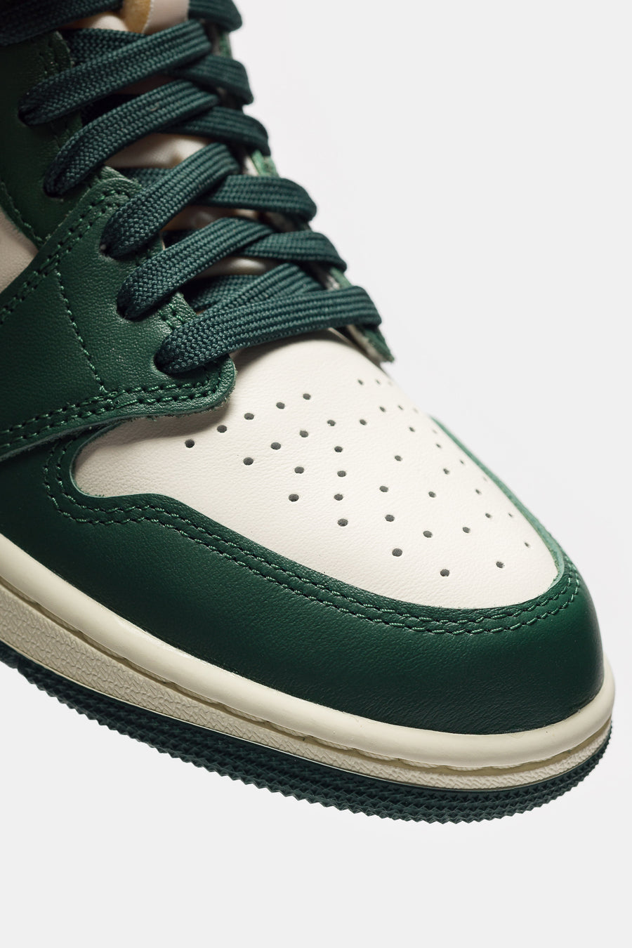 Jordan Air Jordan 1 Retro High OG Sneaker in Pale Ivory/Pro Green/Fir/Coconut Milk - Notre
