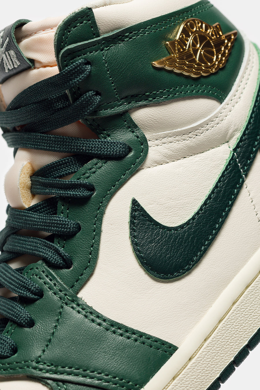 Jordan Air Jordan 1 Retro High OG Sneaker in Pale Ivory/Pro Green/Fir/Coconut Milk - Notre