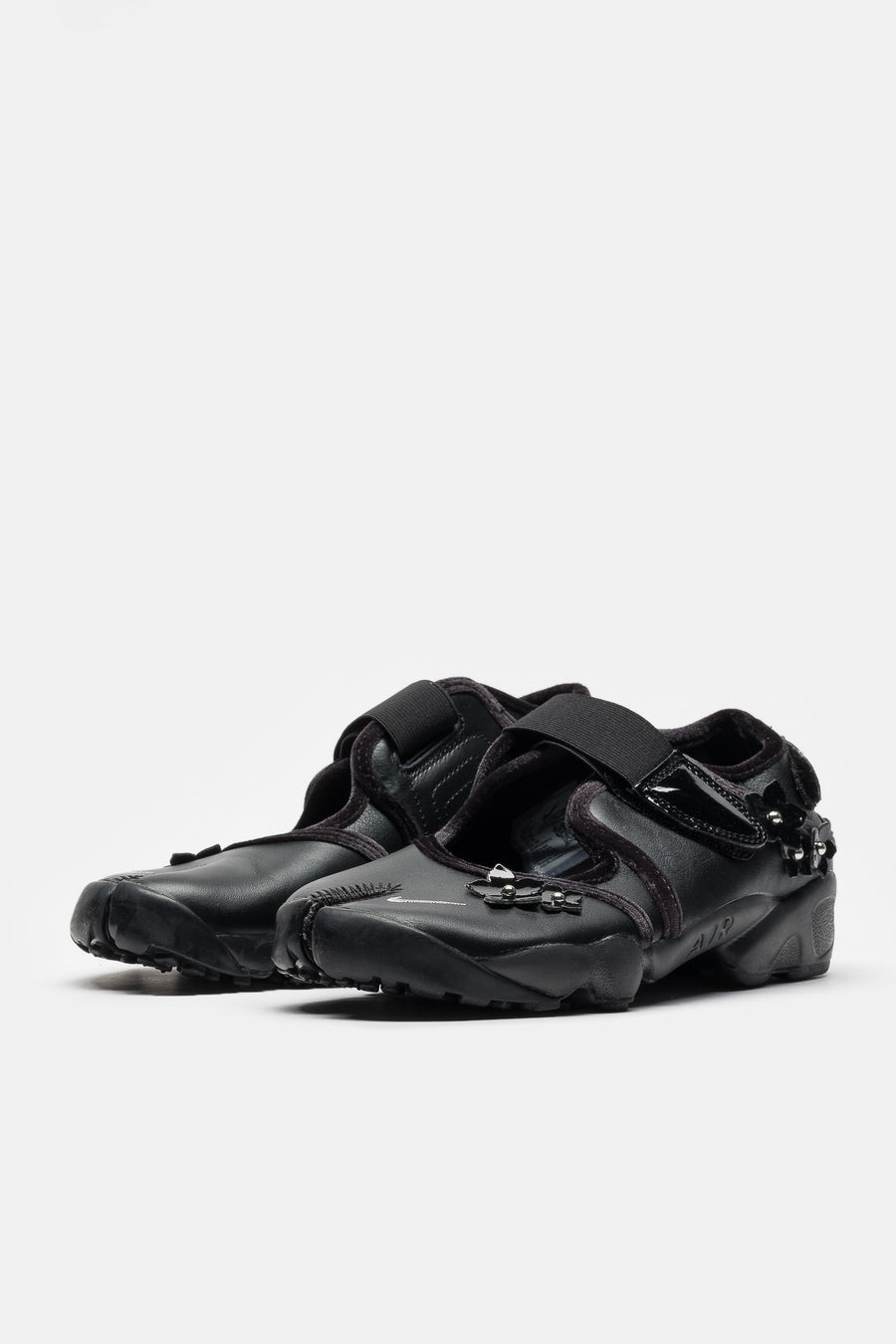Air Rift Flrt in Black/Metallic Silver