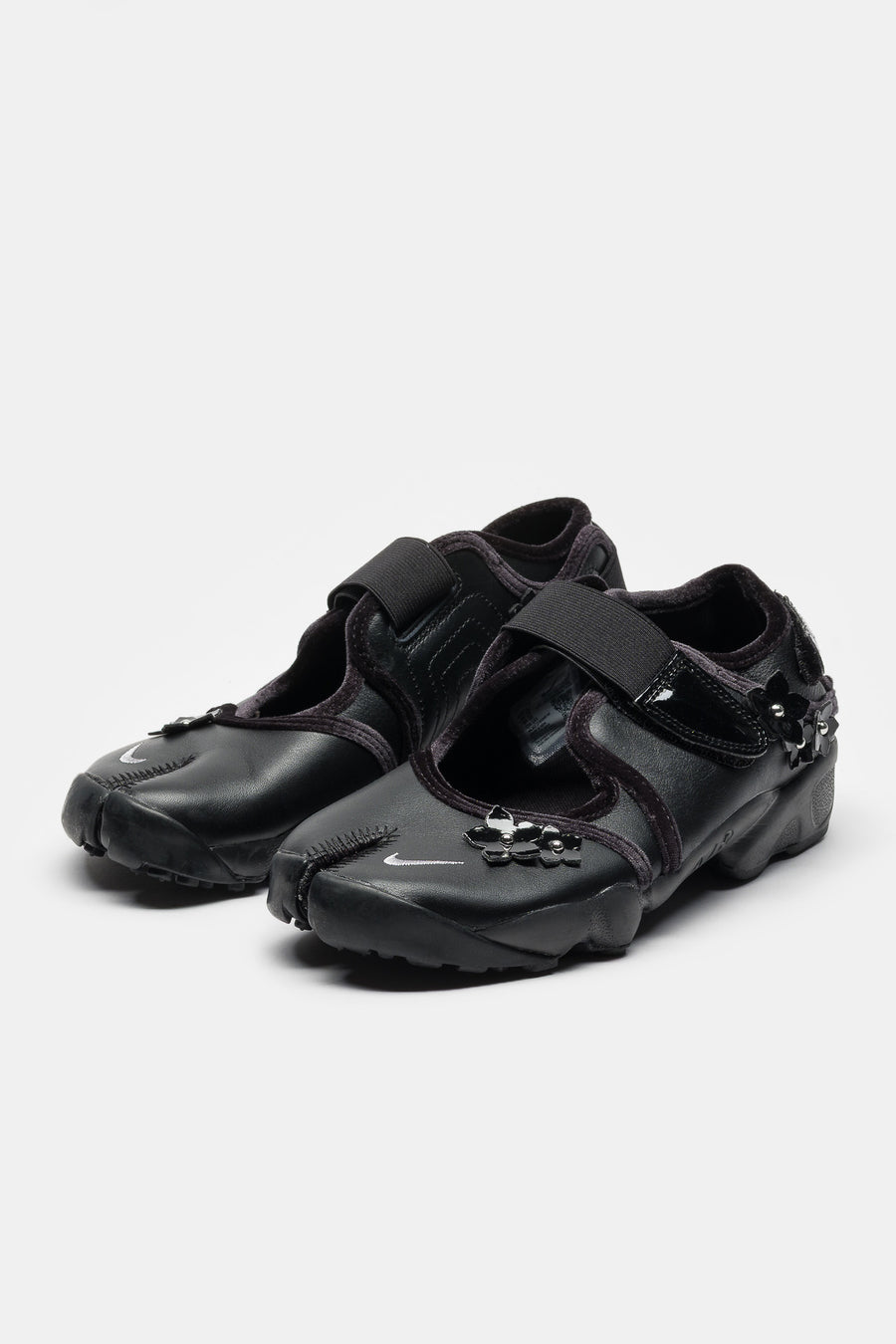 Air Rift Flrt in Black/Metallic Silver