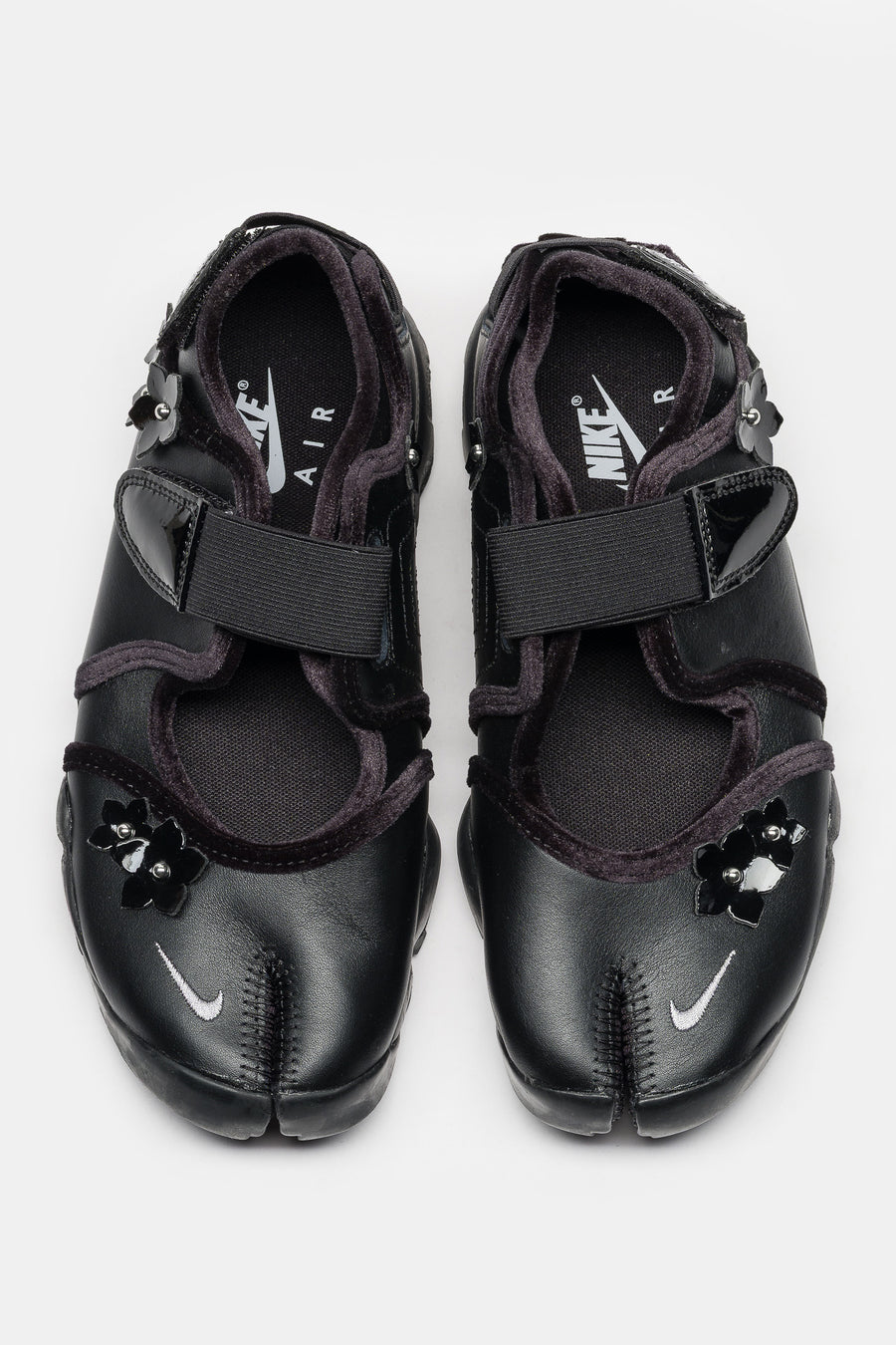Air Rift Flrt in Black/Metallic Silver