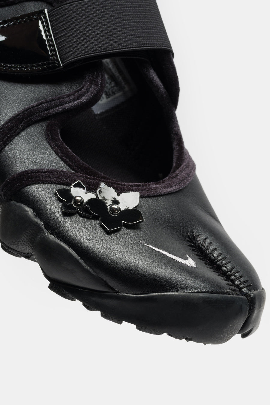Air Rift Flrt in Black/Metallic Silver