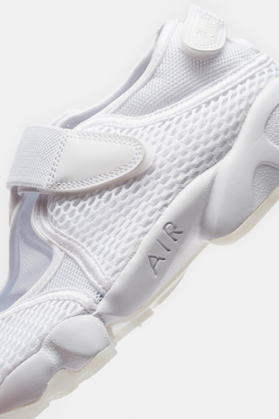 Air Rift Breathe Sneaker in White/Pure Platinum