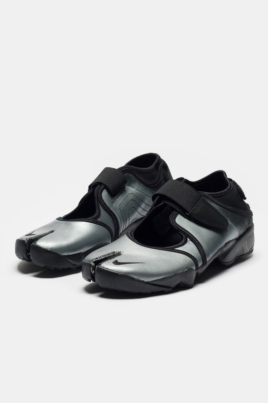 Nike　air rift Air Rift Leather Sneaker in Metallic Silver/Black