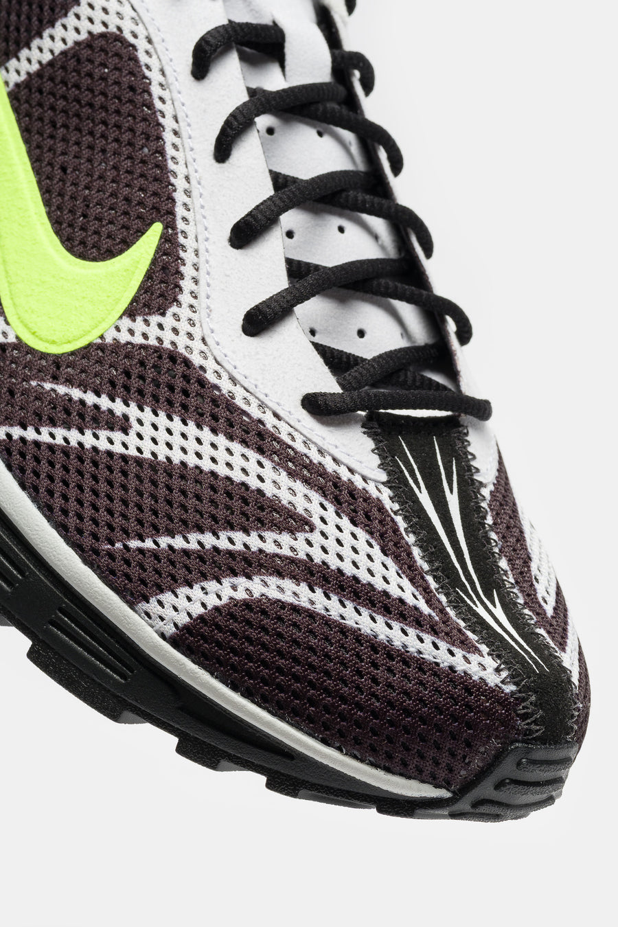 Zoom Streak 3 Sneaker in Black/Volt/Summit White