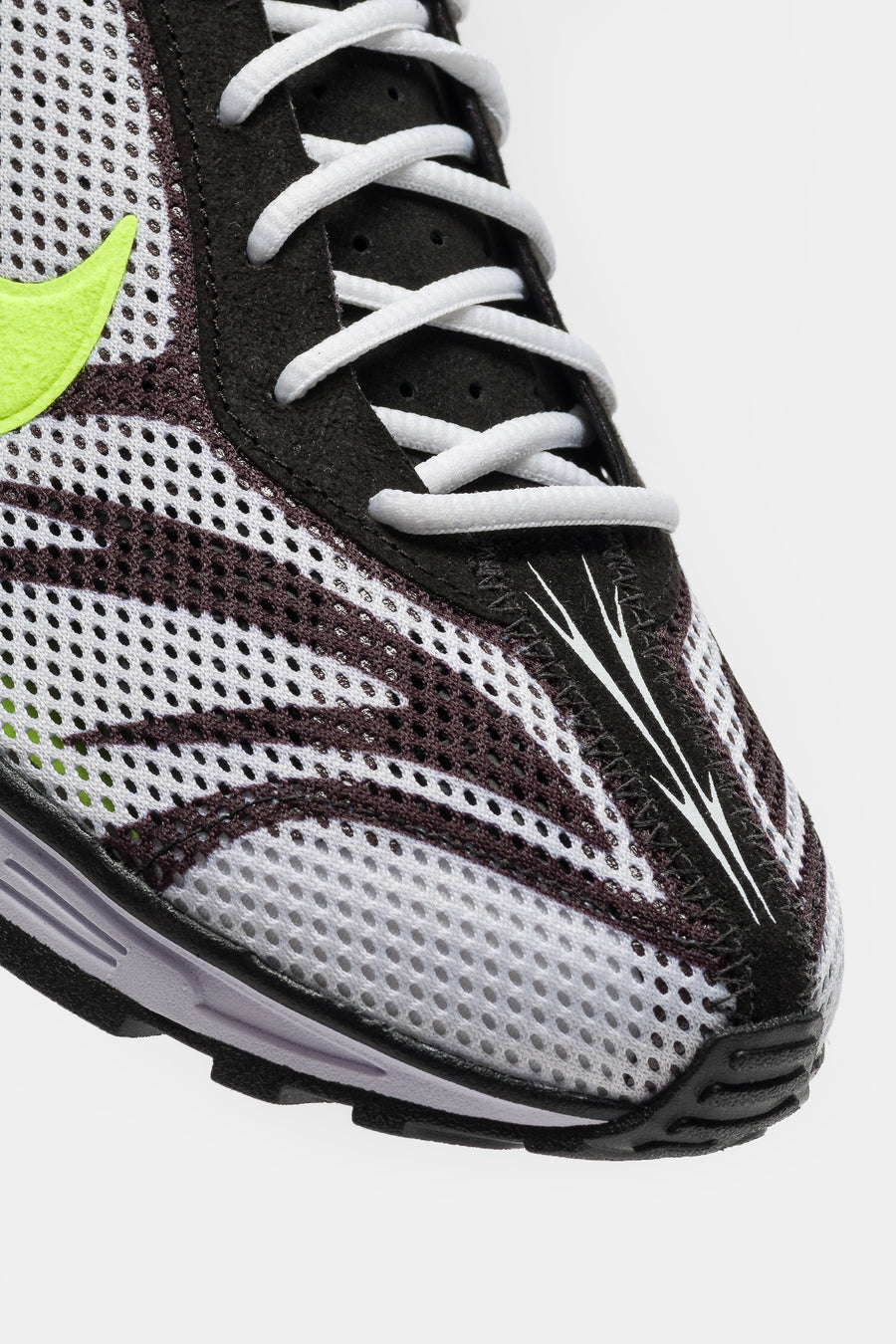 Zoom Streak 3 Sneaker in White/Volt/Flat Pewter/Black