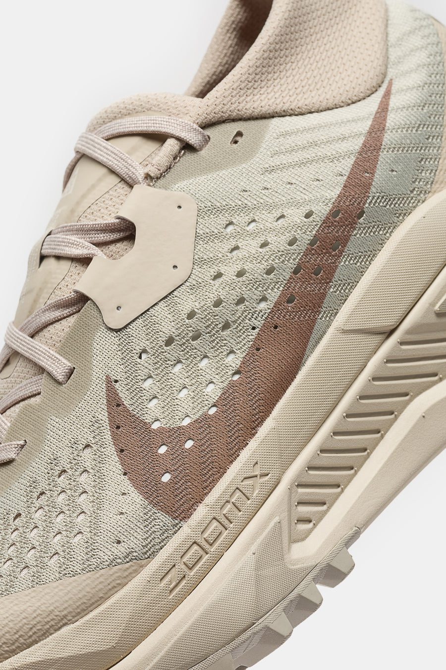 Nike ACG Zegama Sneaker in Cream Ii/Diffused Taupe/Lt Orewood Brn - Notre