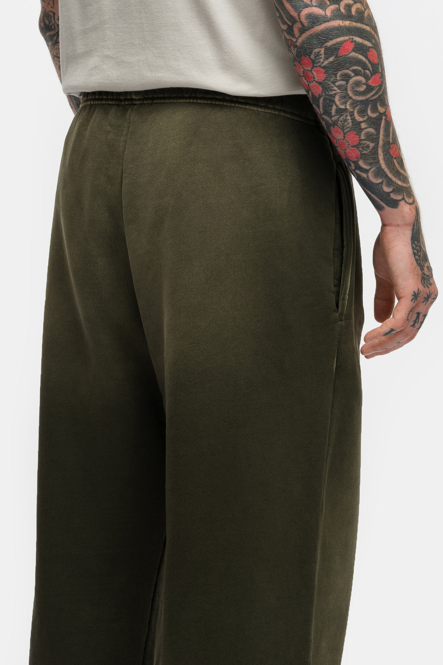 Logo Sweatpant in Washed Olive