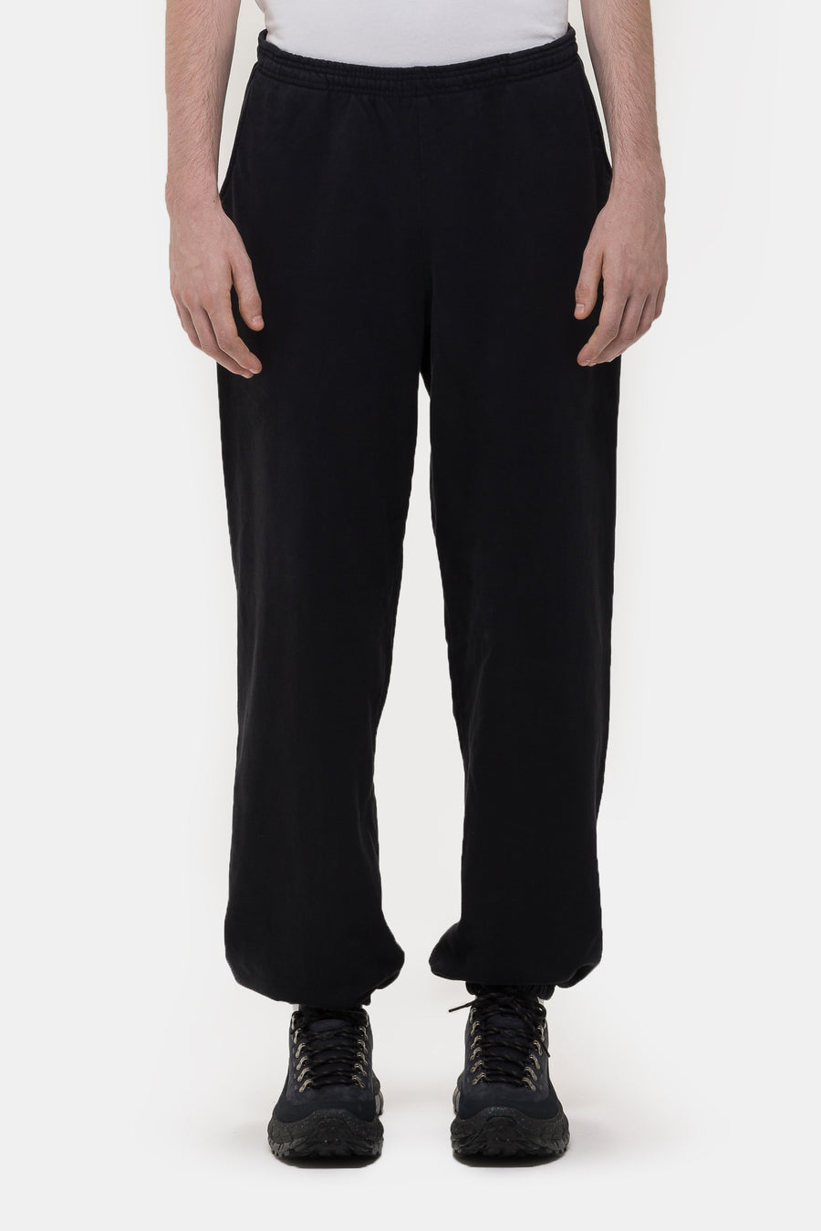 Notre Logo Sweatpant in Black Edge - Notre