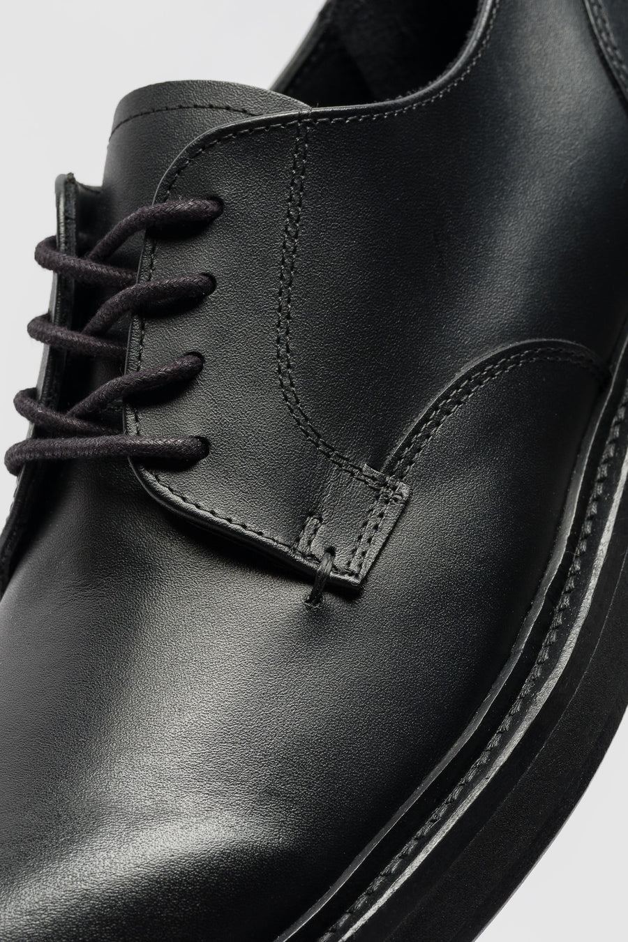 Mid-Heel Derby Shoe in Calfskin Black