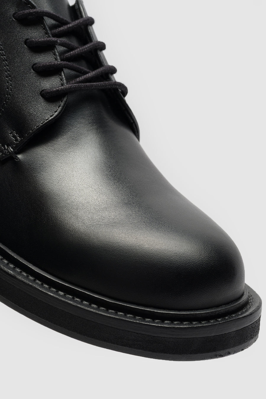 Mid-Heel Derby Shoe in Calfskin Black