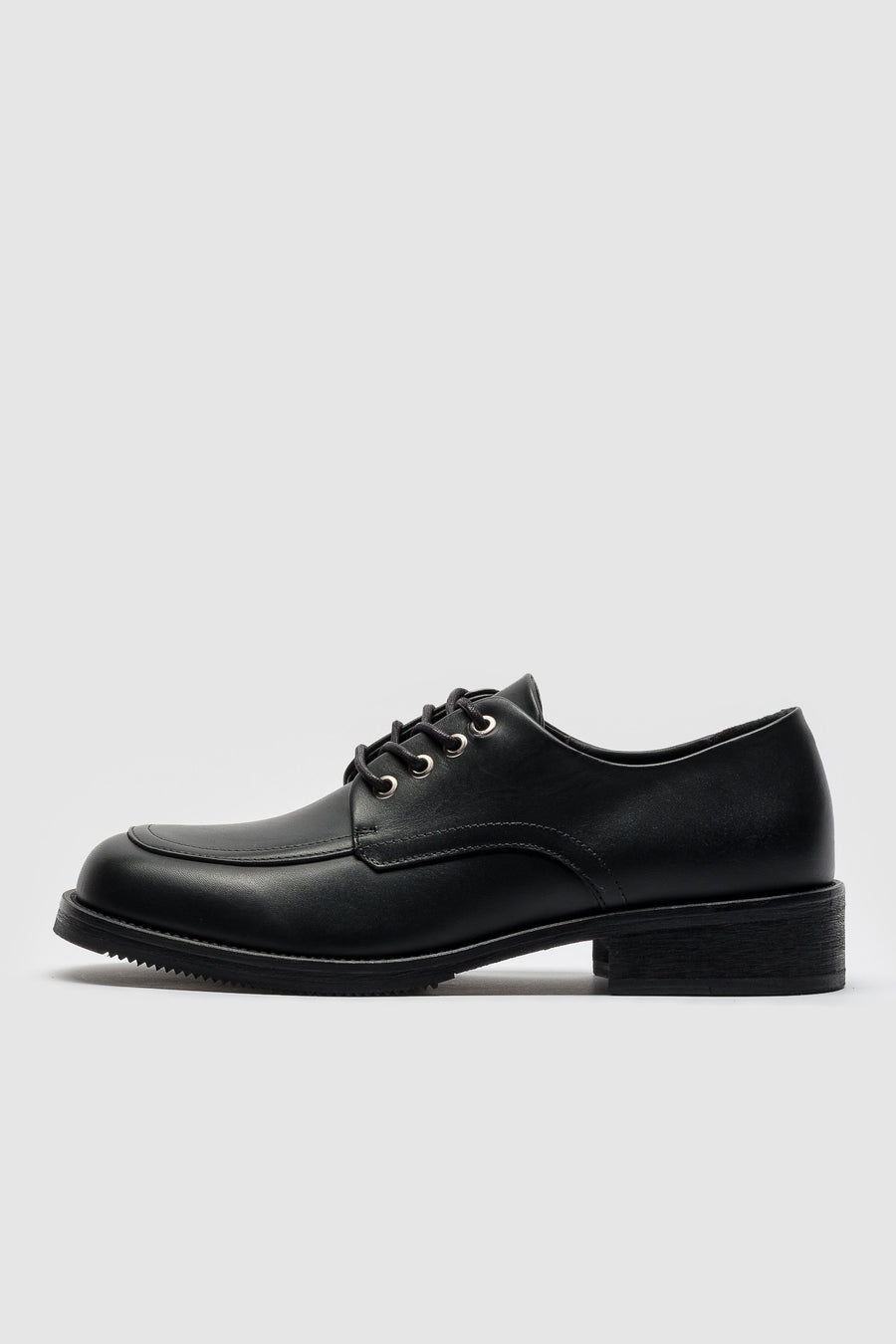 Old Buster Moc Toe Shoe in Calfskin Black