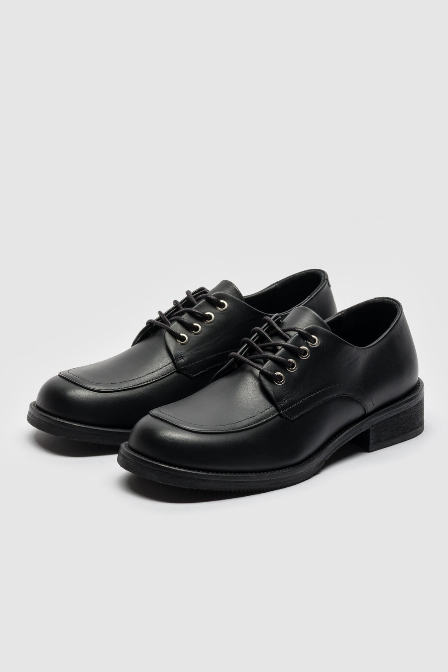 Old Buster Moc Toe Shoe in Calfskin Black