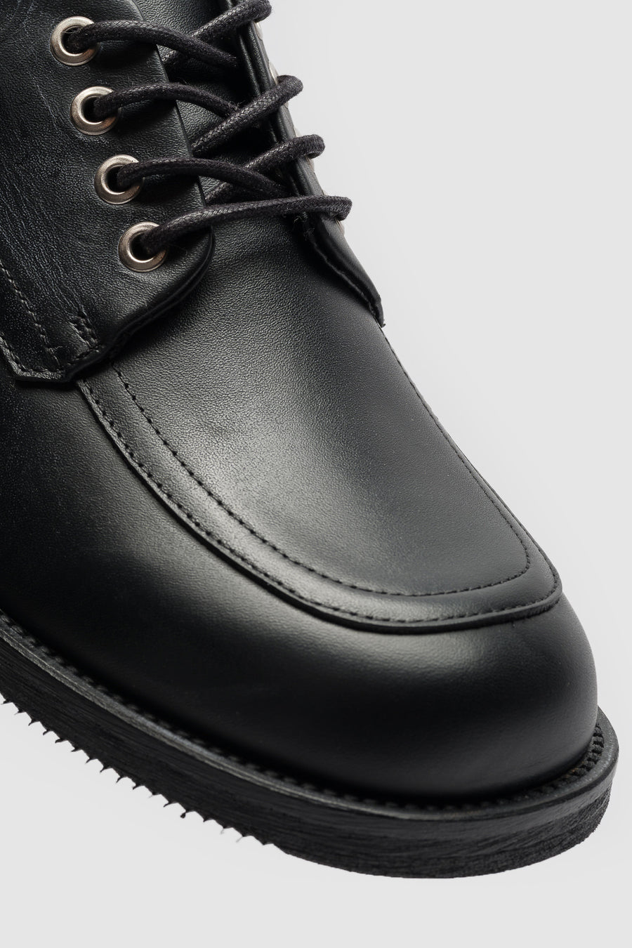 Old Buster Moc Toe Shoe in Calfskin Black