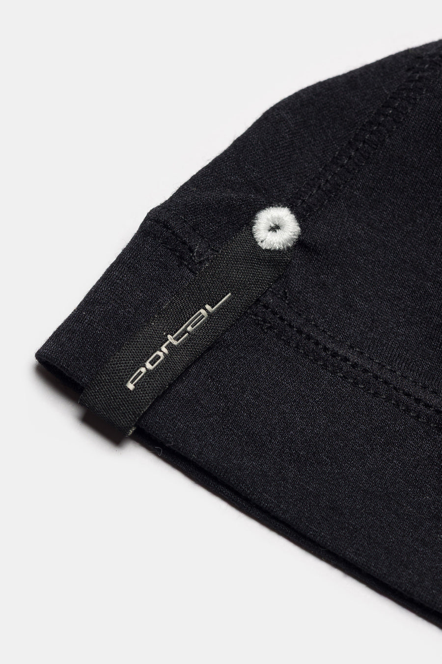 Portal Drift Merino Beanie in Black Beauty - Notre