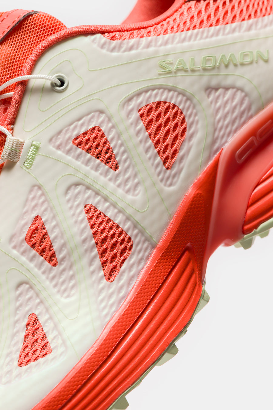 SALOMON ADVANCED Ama Lou XT-Whisper Void Sneaker in Vanilla Ice/Fusion Coral/Emberglow - Notre