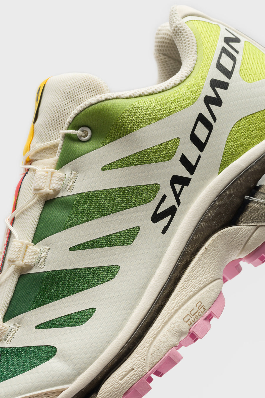 SALOMON ADVANCED XT-4 OG Sneaker in Vanilla Ice/Acid Lime/Pink Frosting - Notre
