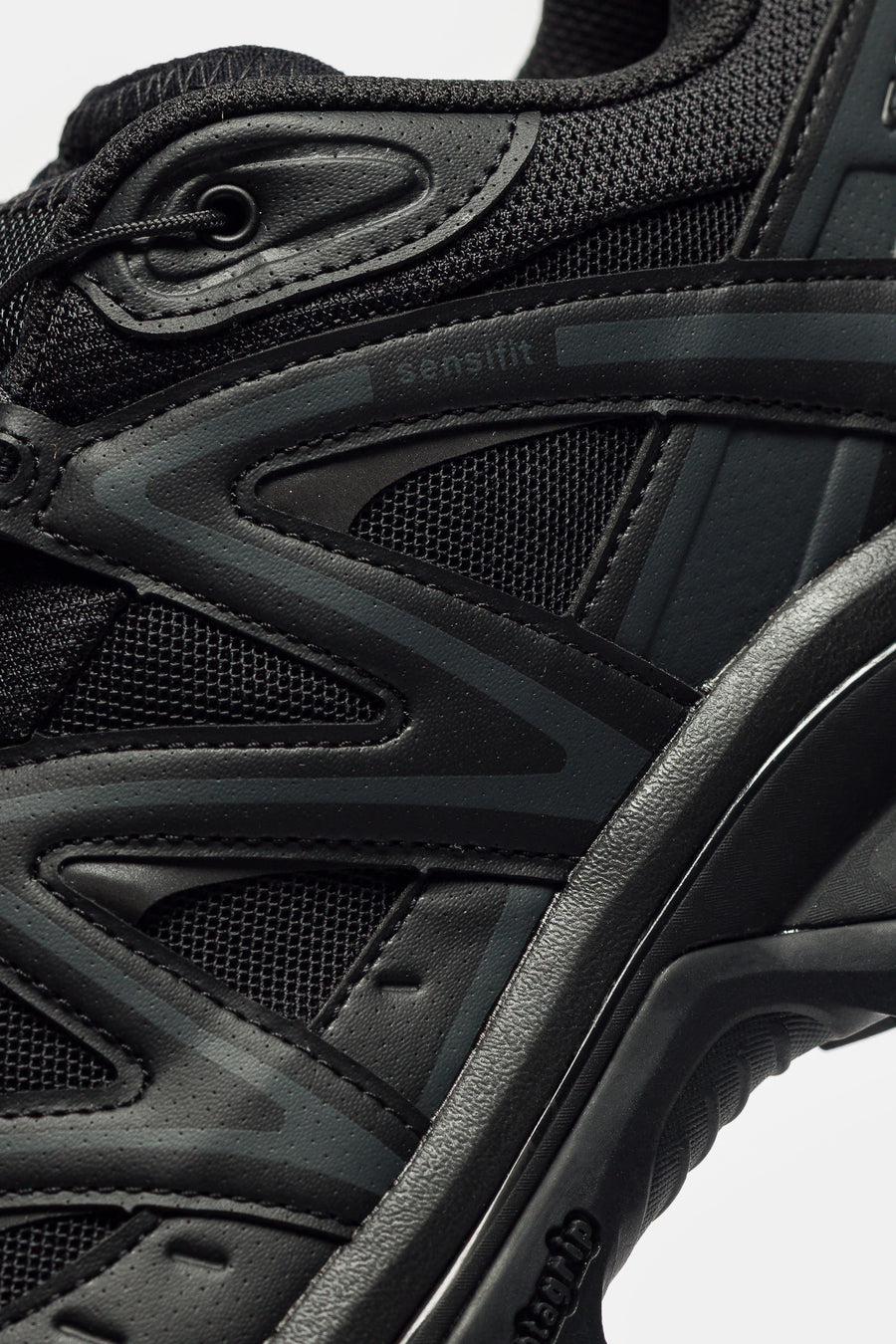 XT-Quest Sneaker in Black/Black/Phantom