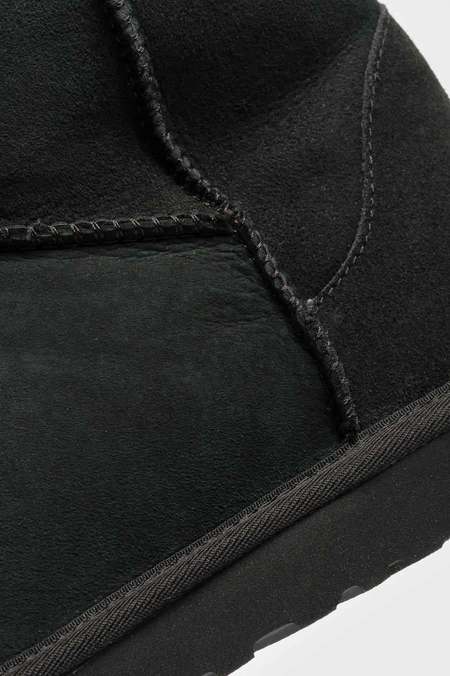 UGG Classic Short Boot in Black - Notre
