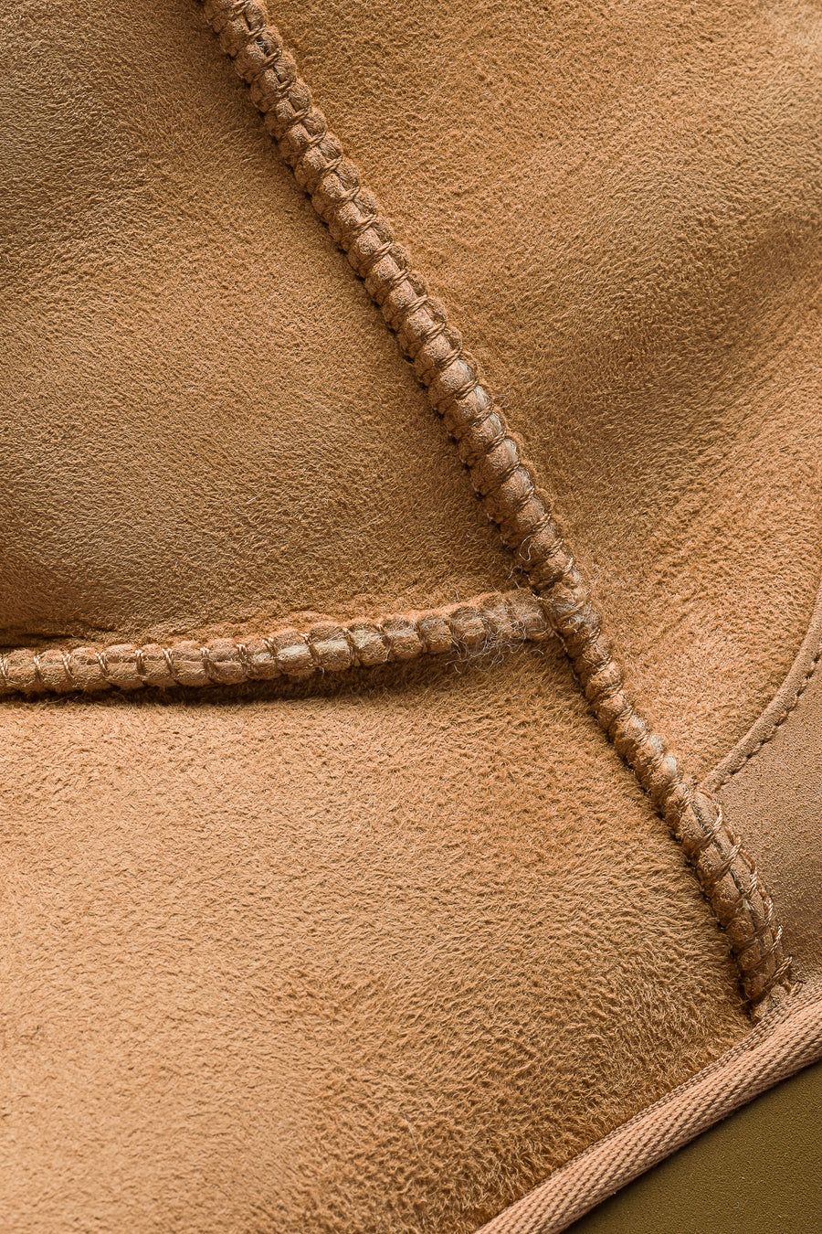 UGG Classic Short in Chestnut - Notre