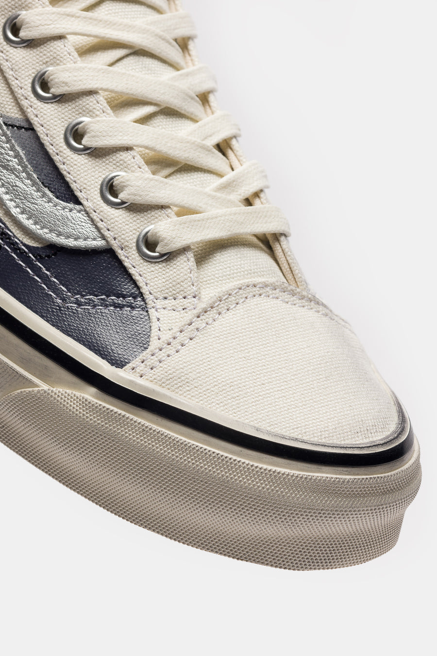 LX Old Skool 36 Sneaker in Archive Flame Marshmallow