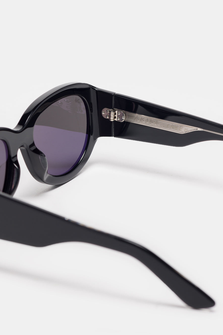 Akila Tempo Sunglasses in Black/Black - Notre