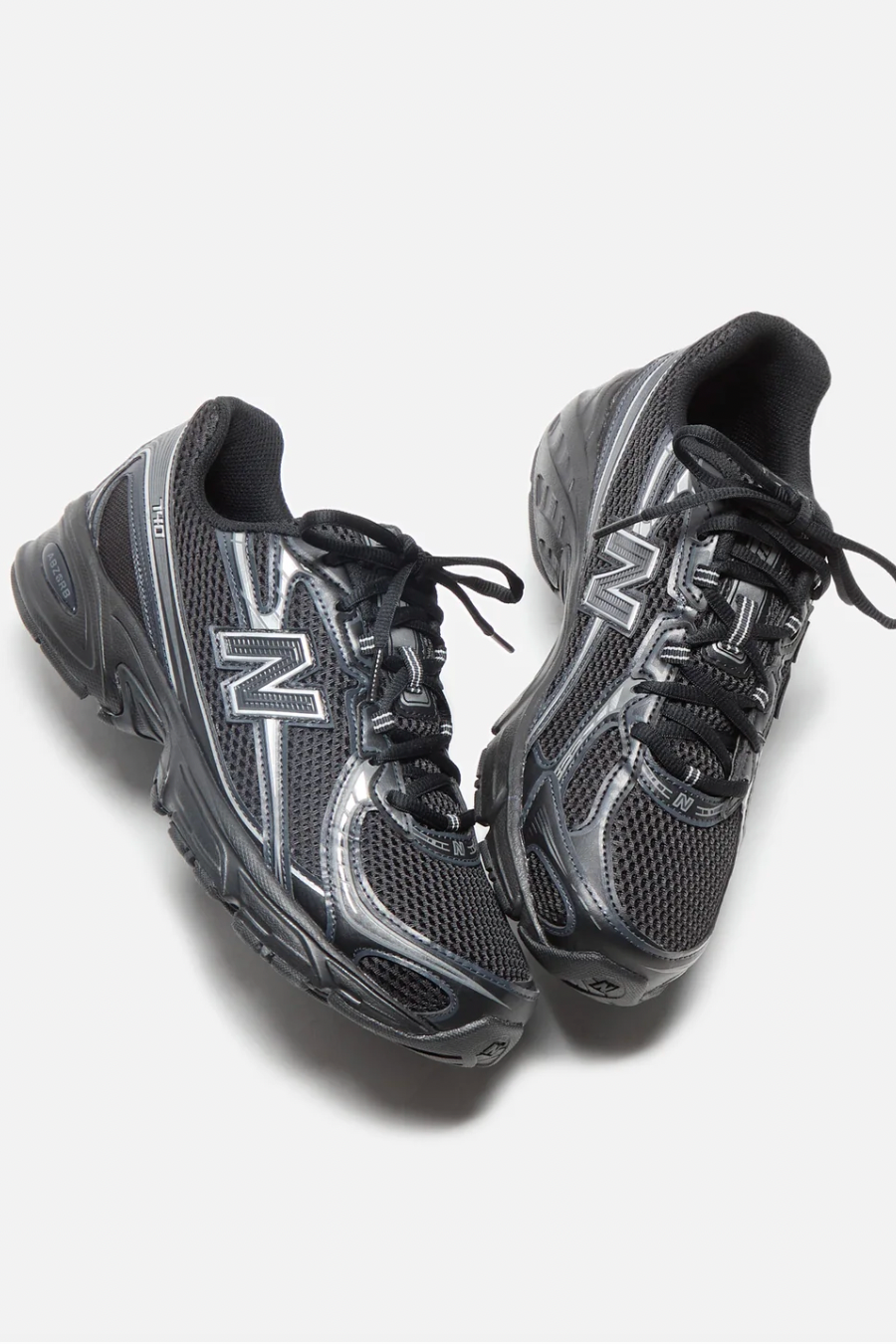 740 Sneaker in Black/Silver Metallic