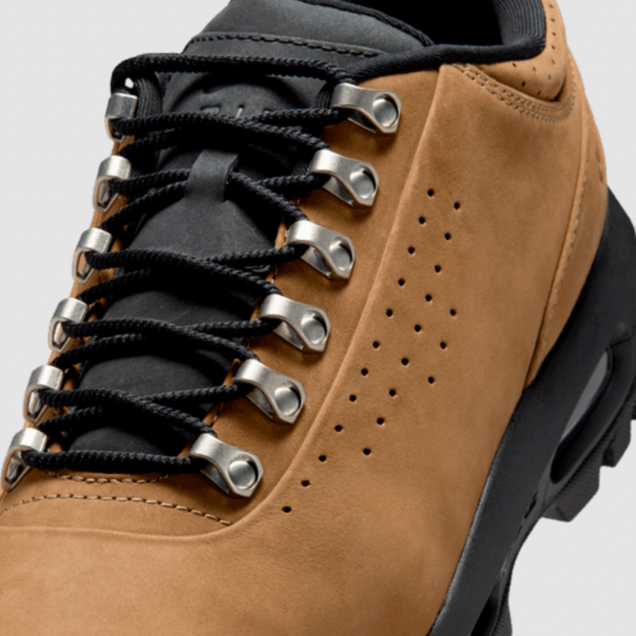 Nike Air Max Goadome Low Sneaker in Taupe/University Red-Black - Notre